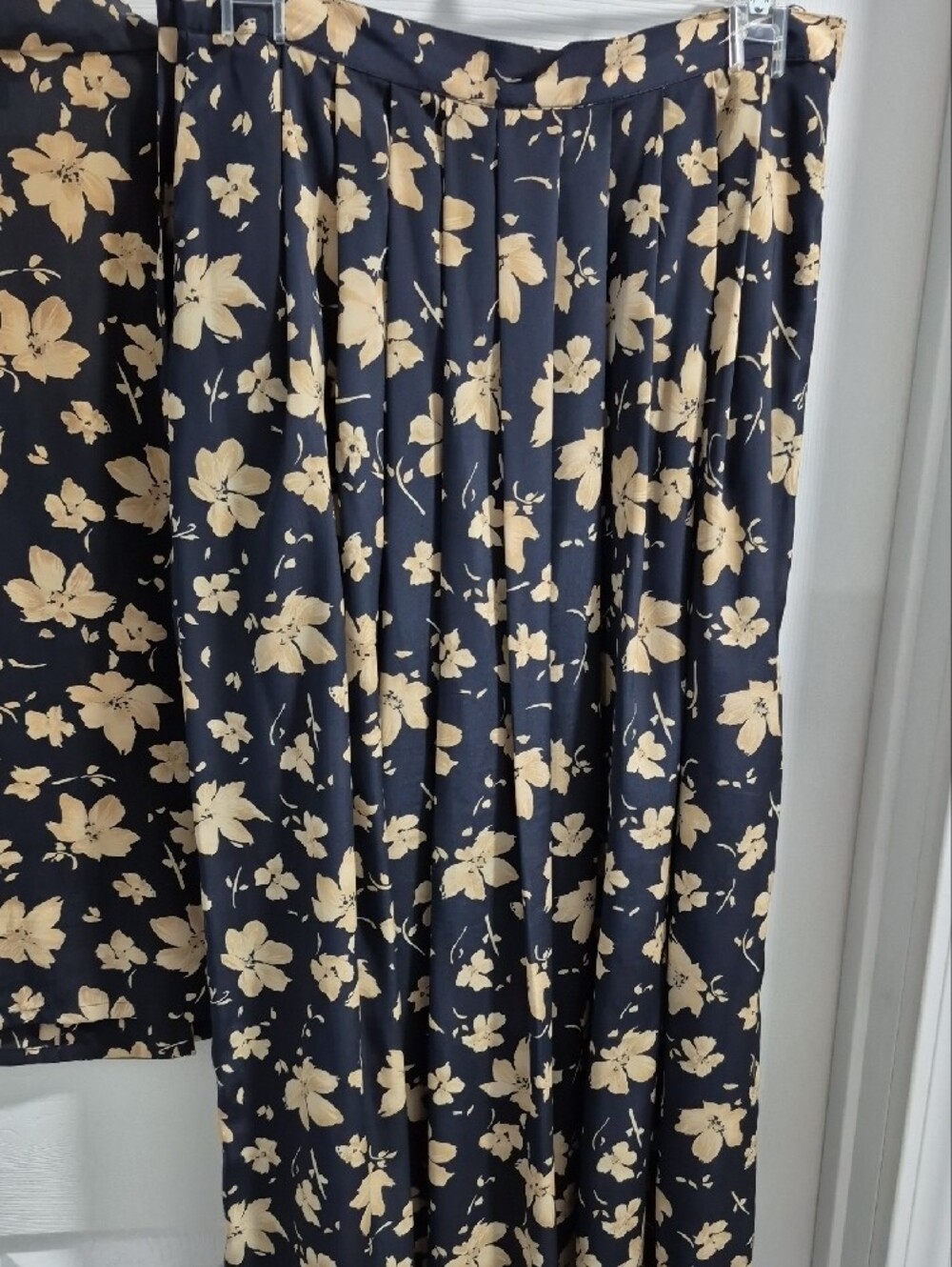 Kasper Black and Beige Floral Two-Piece Dress Set - Picture 6 of 8